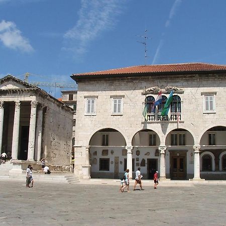 Apartment Heart Of Old Town Pula Extérieur photo