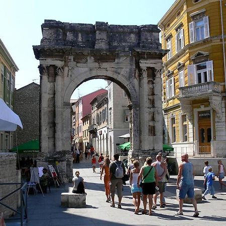 Apartment Heart Of Old Town Pula Extérieur photo